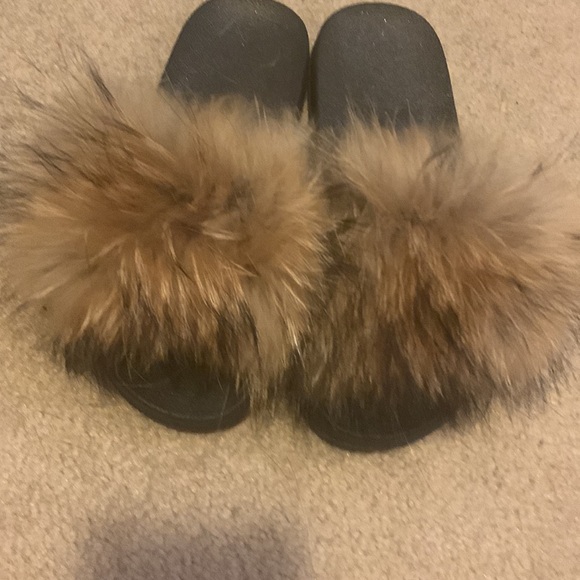 Black slides with Brown fur - Picture 2 of 3
